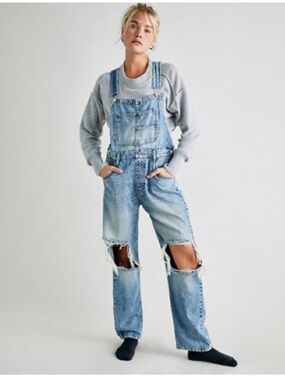 FREE PEOPLE x WE THE FREE Ziggy Distressed Denim Overalls Blue Blown Knee Small